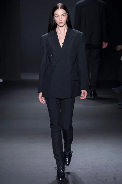 Look 19